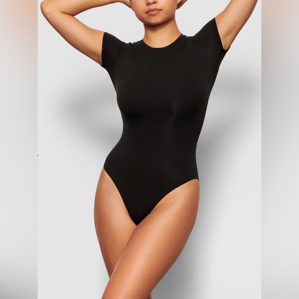 SKIMS Fits Everybody T-Shirt Bodysuit